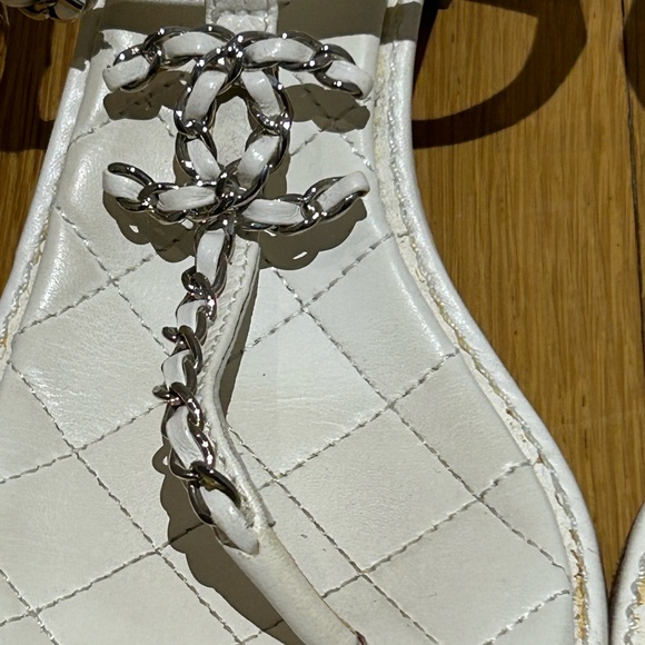 Chanel Lambskin Chain CC Logo Thong Sandals 38 White - Picture 5 of 14